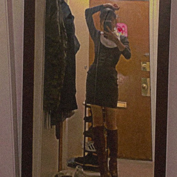 Meet your Posher, Nicole - Picture 1 of 1